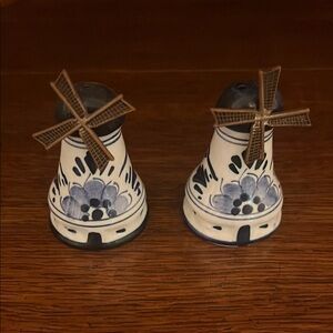 Delft salt and pepper shaker